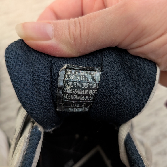 White, Black, Navy Skechers Men's Size 9.5 SN50127 EWW color WNV w Arch Support - Picture 14 of 17